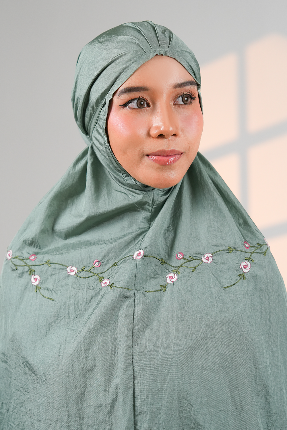 Travel Roses in Green