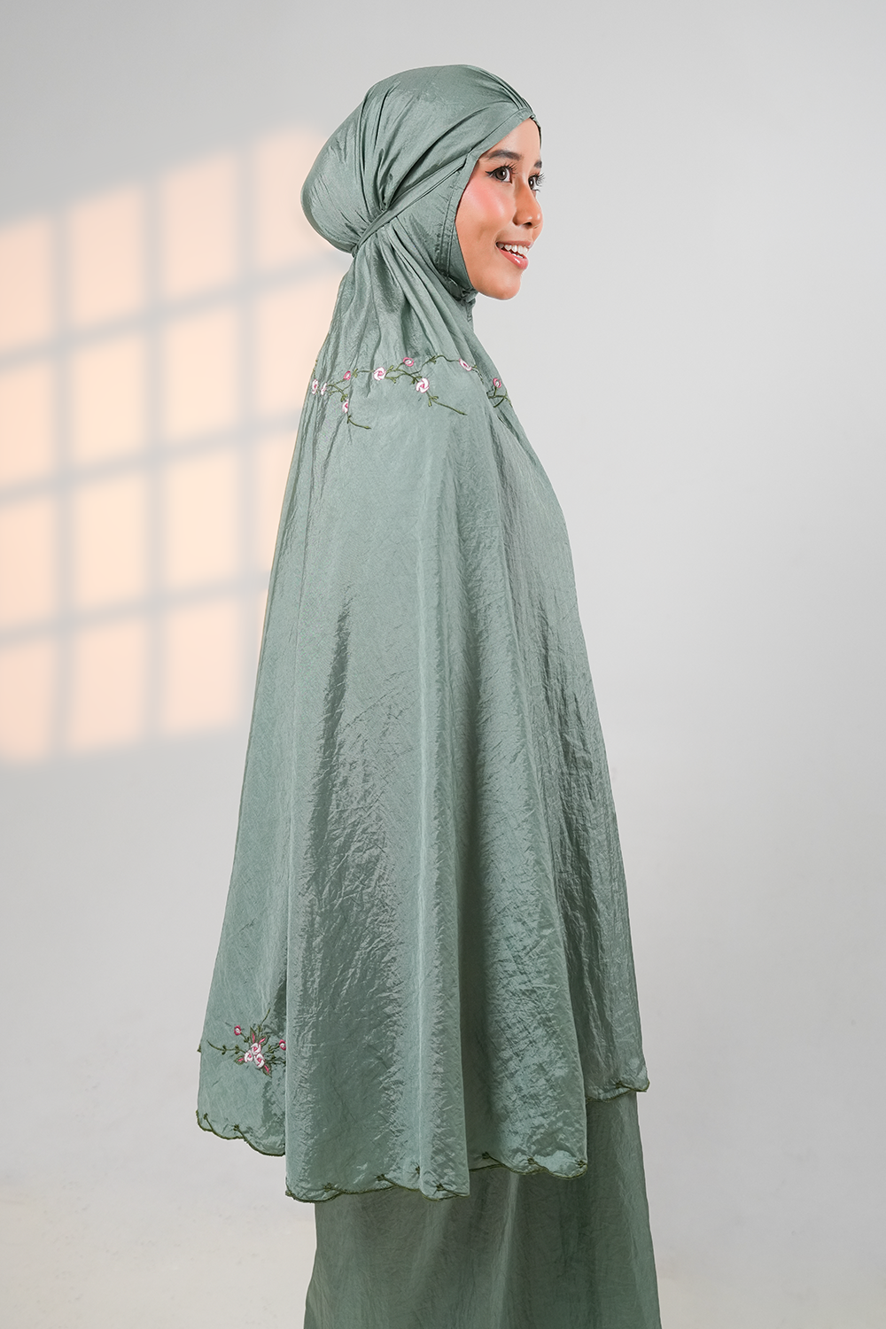 Travel Roses in Green