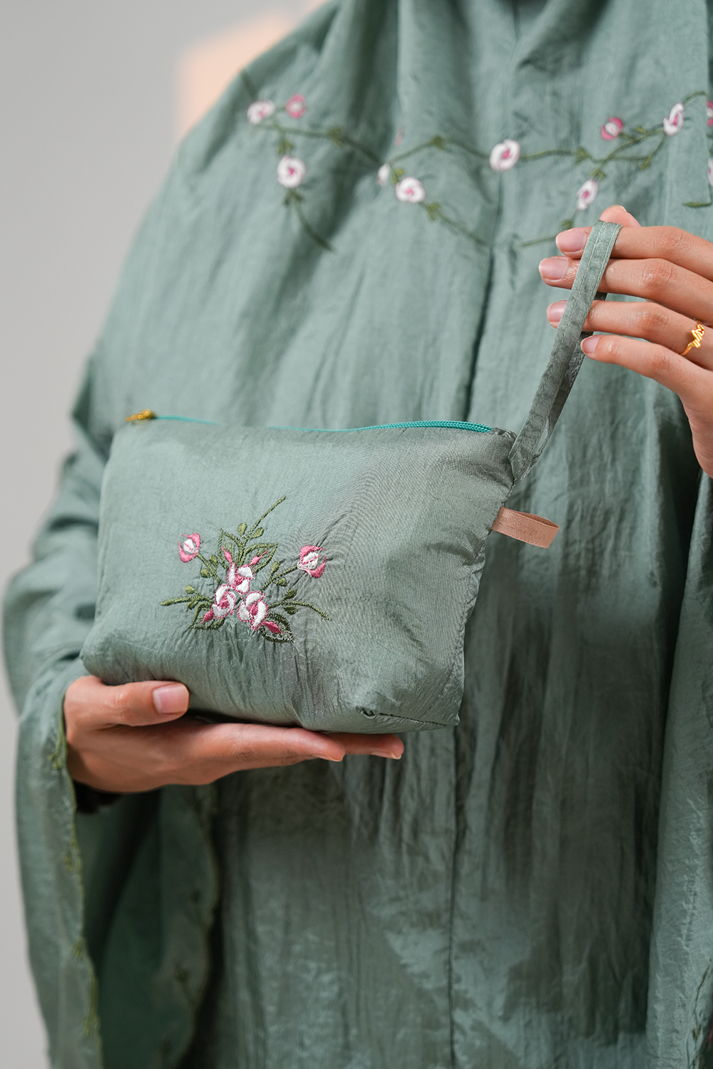 Travel Roses in Green