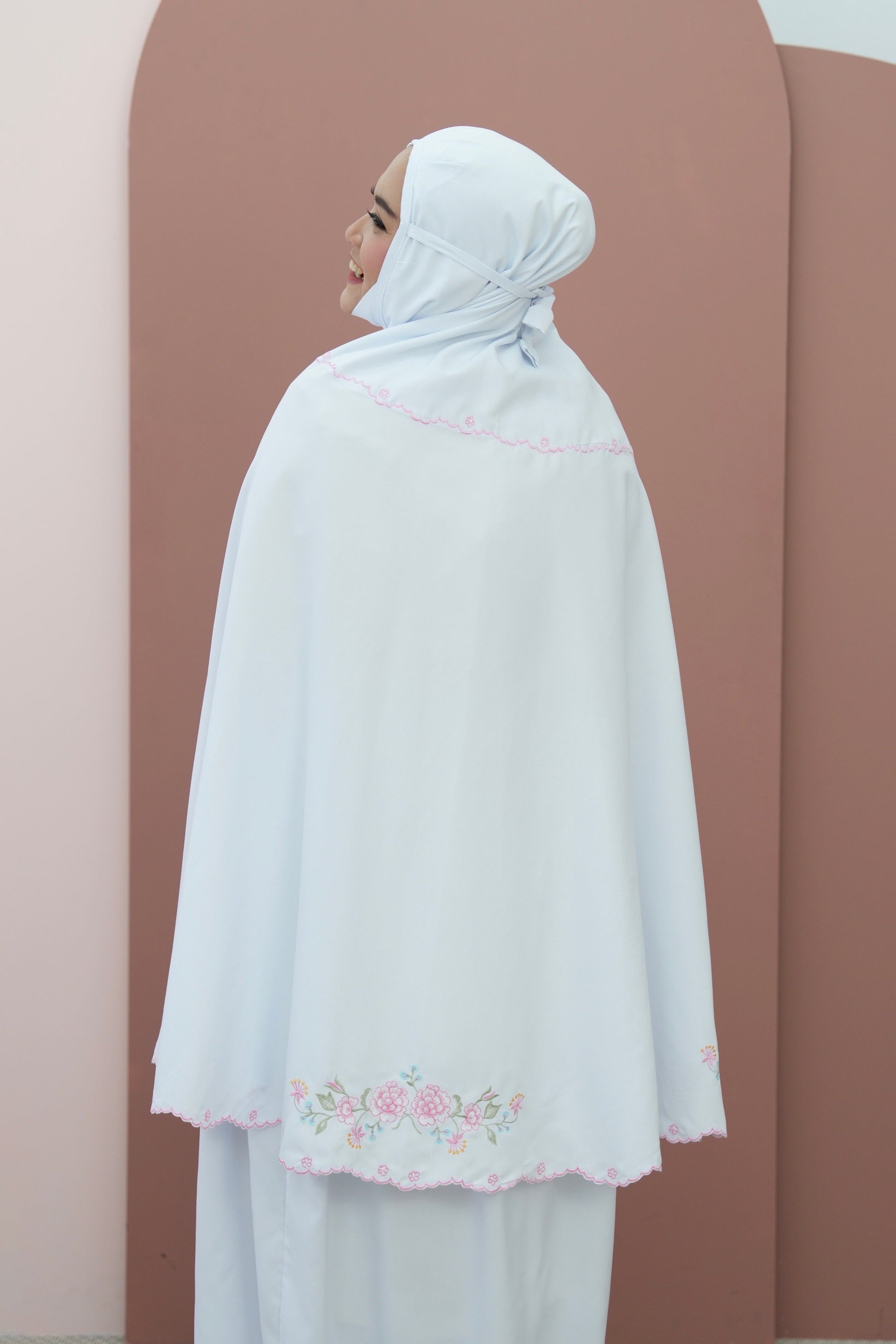 Brisa In White Prayer Wear