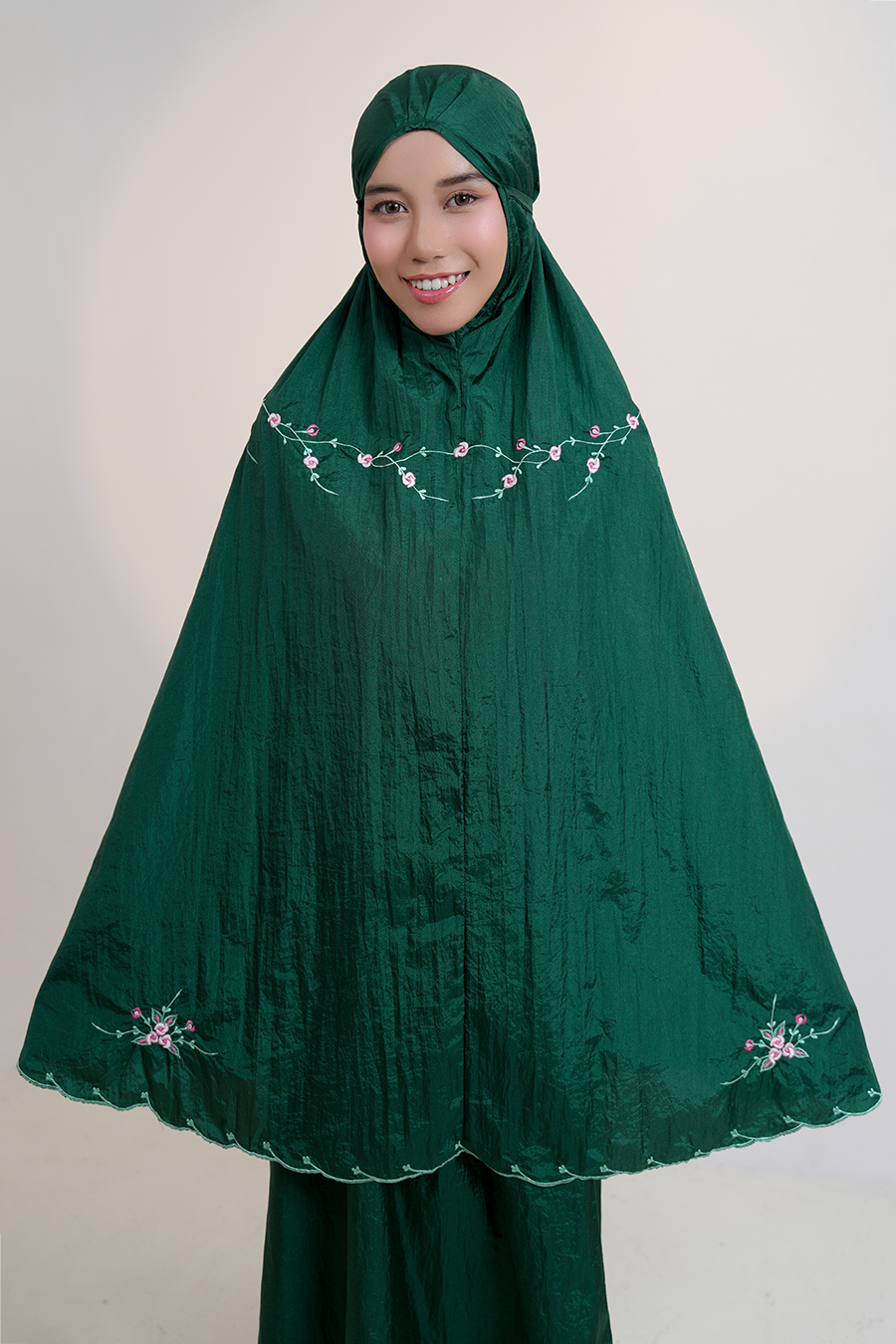 Travel Roses in Emerald Prayer Wear