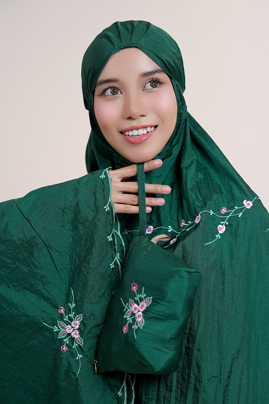 Travel Roses in Emerald Prayer Wear