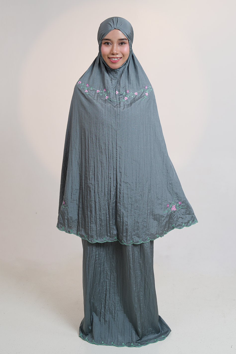 Travel Roses in Grey Prayer Wear