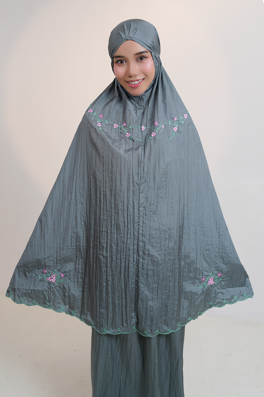 Travel Roses in Grey Prayer Wear