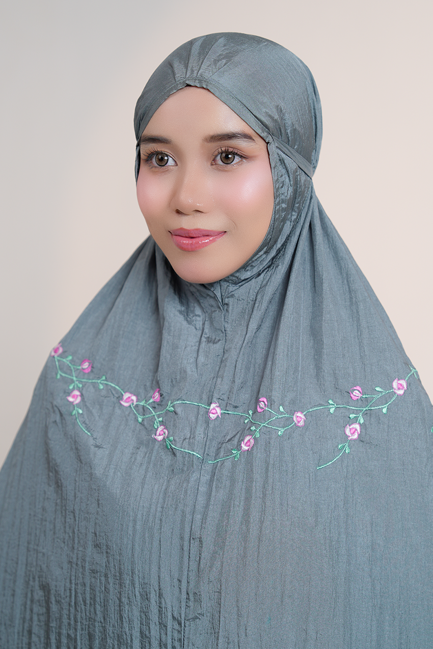 Travel Roses in Grey Prayer Wear