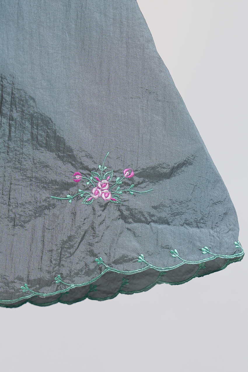 Travel Roses in Grey Prayer Wear