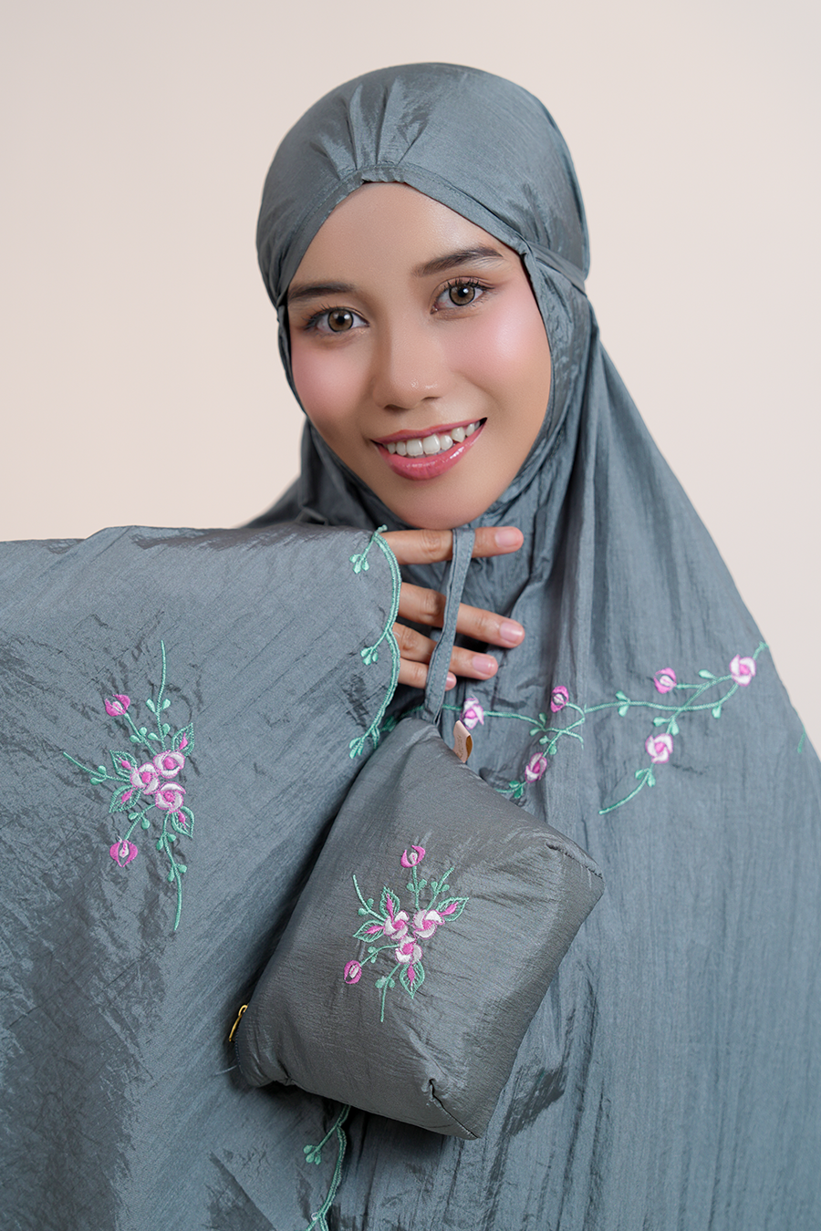 Travel Roses in Grey Prayer Wear