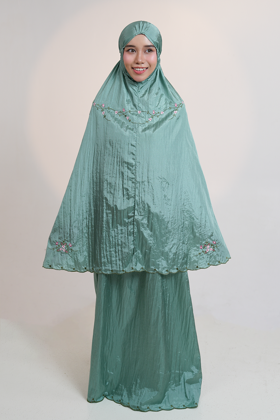 Travel Roses in Mint Prayer Wear