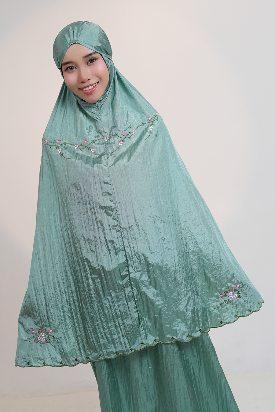 Travel Roses in Mint Prayer Wear