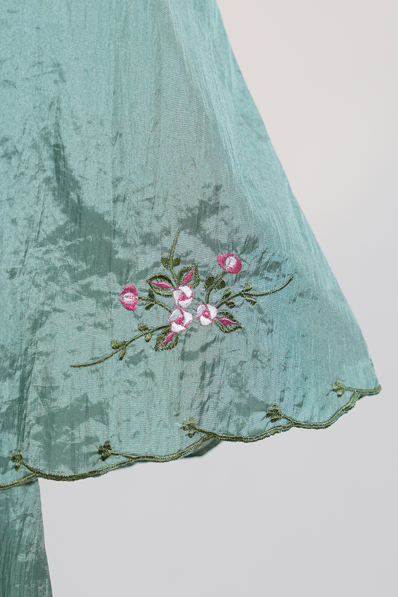 Travel Roses in Mint Prayer Wear