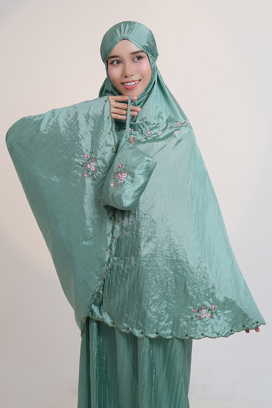 Travel Roses in Mint Prayer Wear