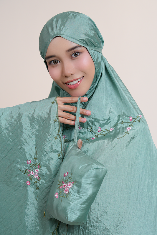 Travel Roses in Mint Prayer Wear