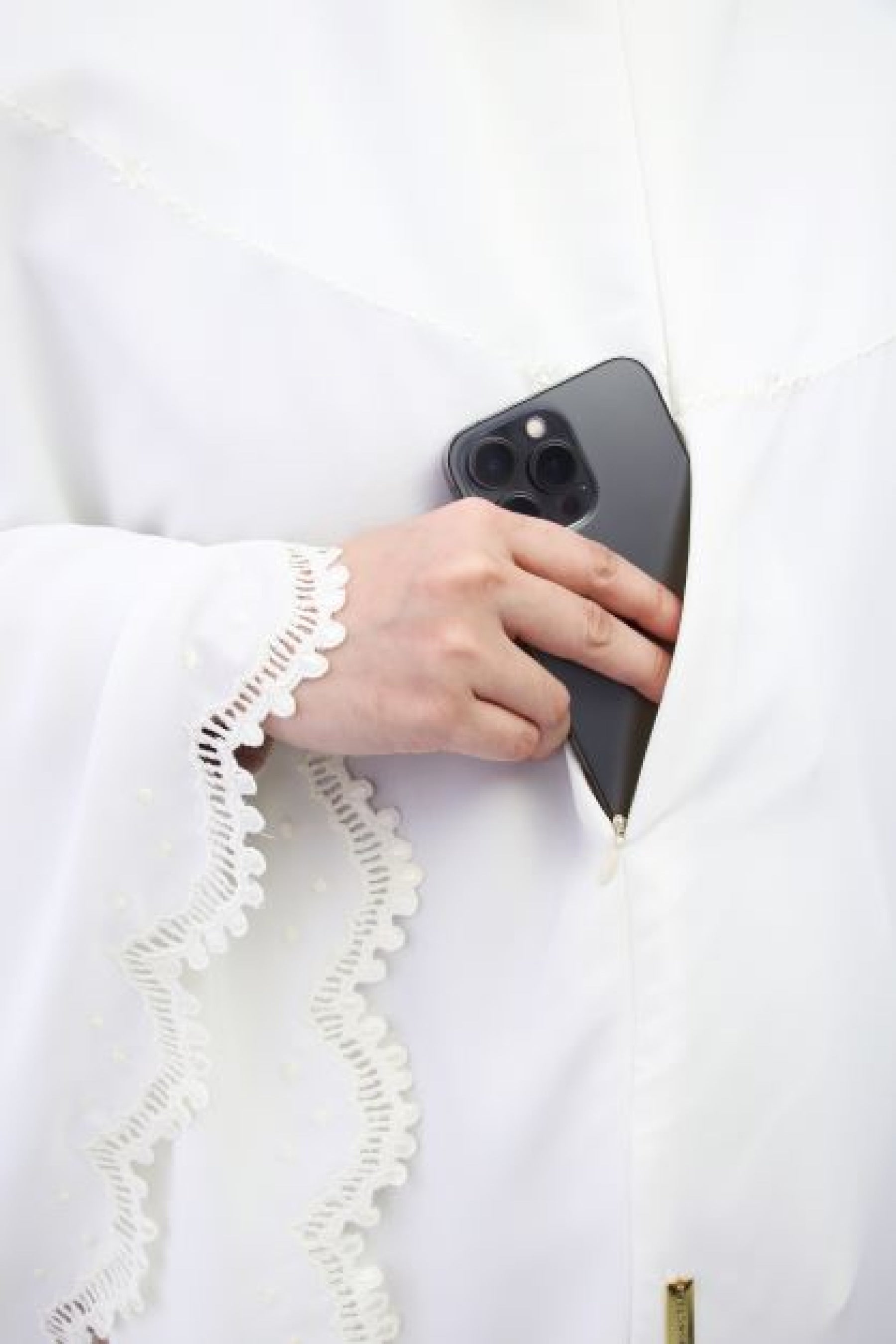 Signature Pocket Omra Maxi in White